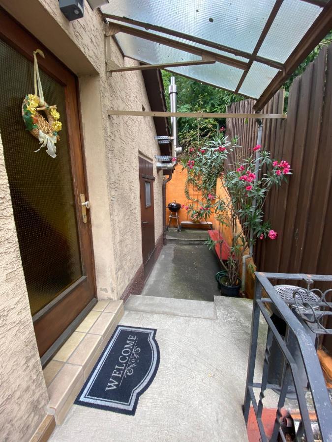 Einfaches Haus Mit Privatzimmern Und Gemeinschaftsraeumen Heilbronn Exteriör bild