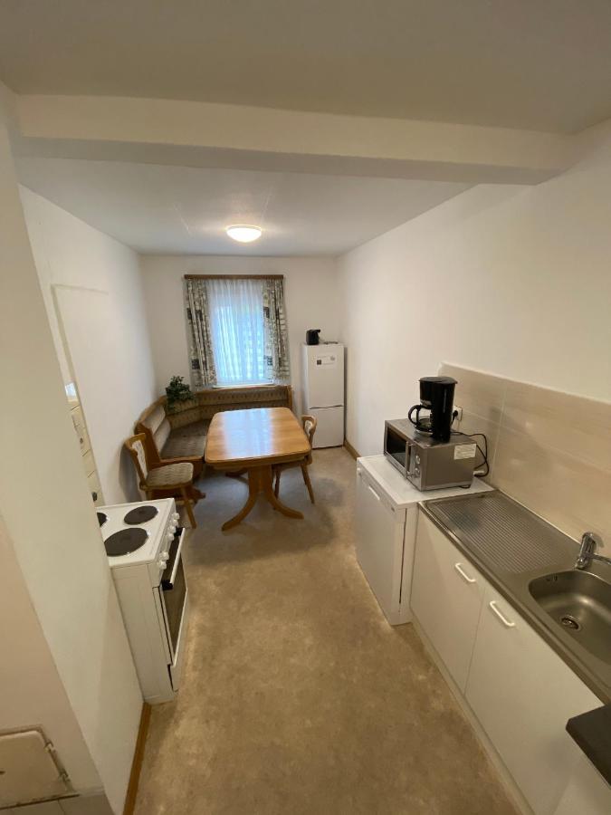 Einfaches Haus Mit Privatzimmern Und Gemeinschaftsraeumen Heilbronn Exteriör bild