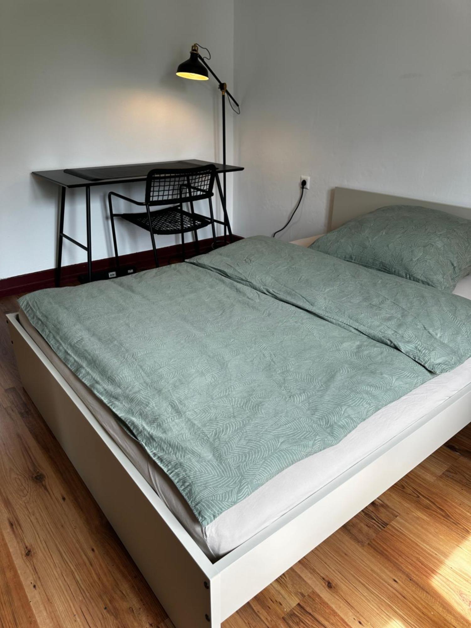 Einfaches Haus Mit Privatzimmern Und Gemeinschaftsraeumen Heilbronn Exteriör bild