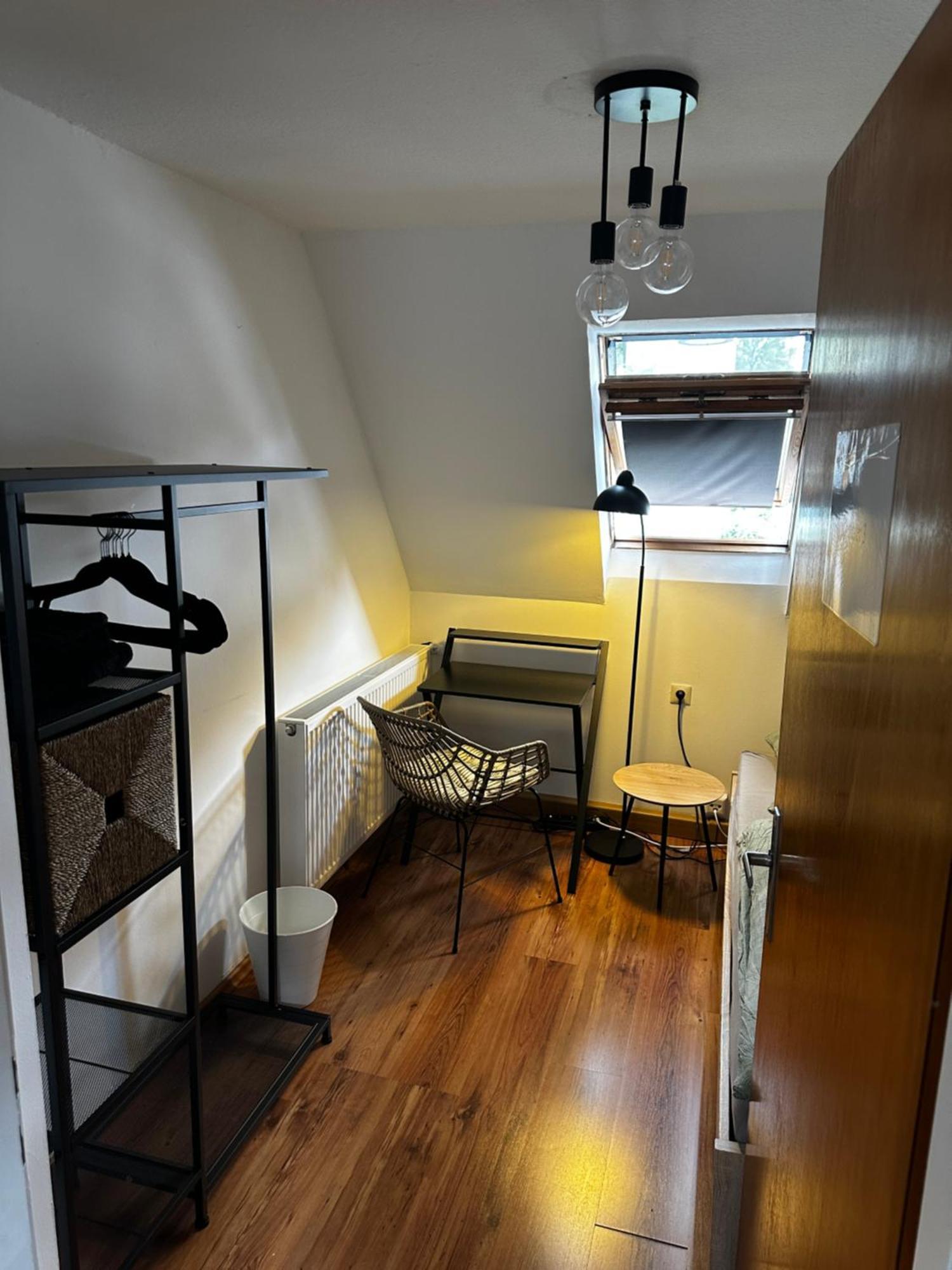 Einfaches Haus Mit Privatzimmern Und Gemeinschaftsraeumen Heilbronn Exteriör bild